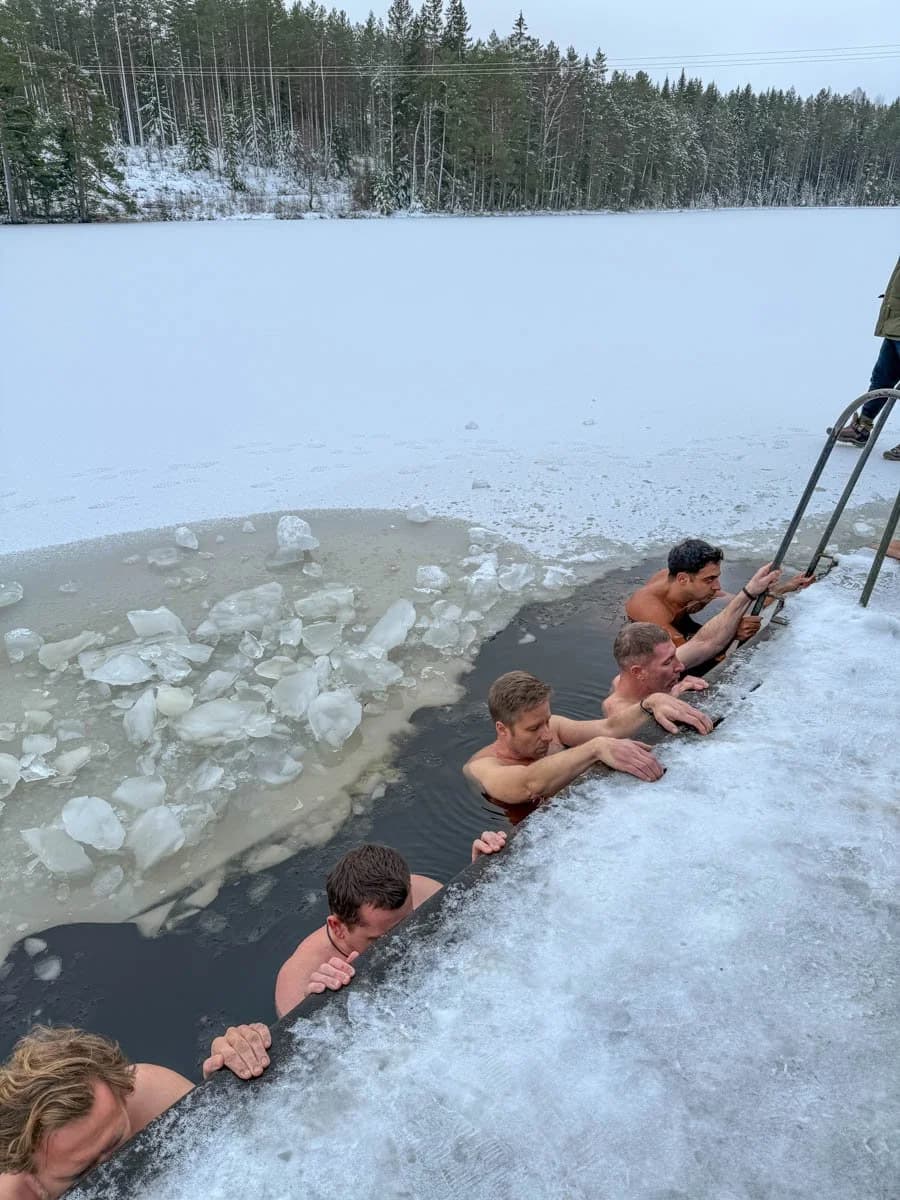 Men's cold immersion in a lake